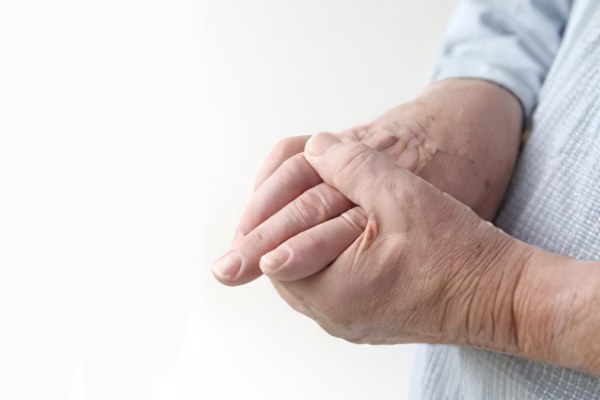 Боль в суставах пальцев рук Боль в суставах пальцев рук