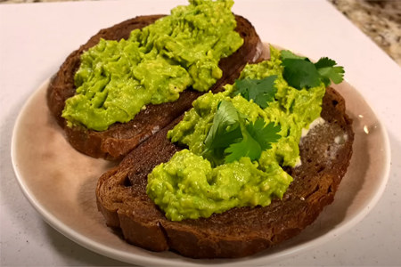 Бутерброды с авокадо на завтрак Бутерброды с авокадо на завтрак