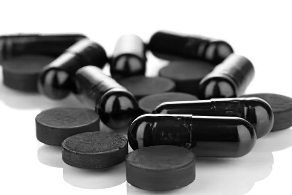 Отбеливание зубов активированным углём Отбеливание зубов активированным углём