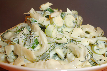 Куриный салат с яйцом и кальмаром Куриный салат с яйцом и кальмаром