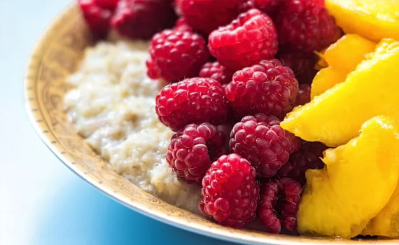 С малиной и персиками С малиной и персиками