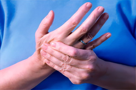 Чем опасна гигрома запястья Чем опасна гигрома запястья