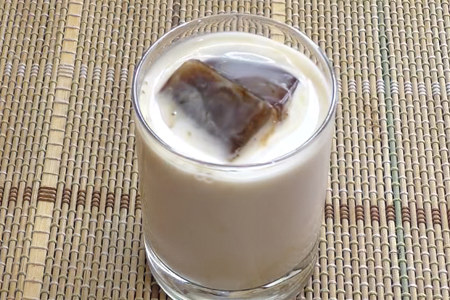 Холодный кофе с молоком и пряностями Холодный кофе с молоком и пряностями