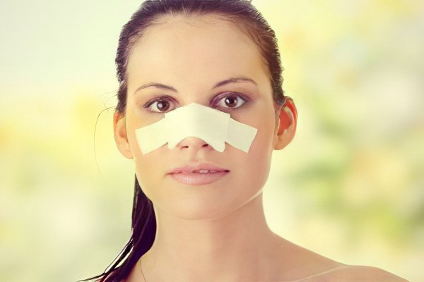 Перелом носа со смещением и без смещения Перелом носа со смещением и без смещения