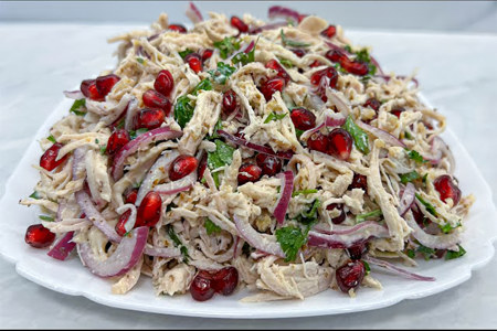 Салат с курицей и гранатом Салат с курицей и гранатом