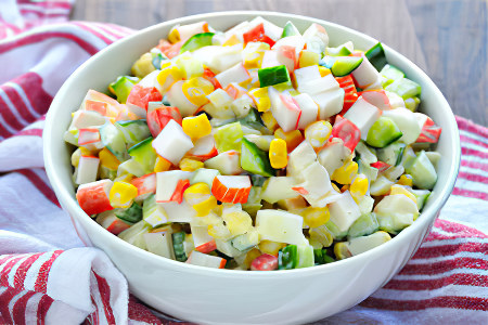 Салат с крабовыми палочками Салат с крабовыми палочками