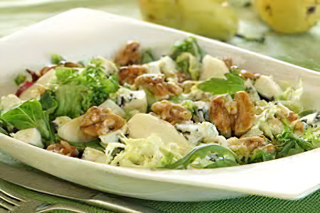 Салат с орехами и тунцом Салат с орехами и тунцом