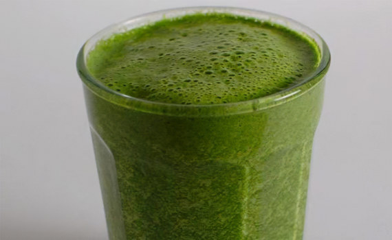 Из замороженных ягод и шпината Из замороженных ягод и шпината