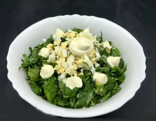 Салат с добавлением сныти Салат с добавлением сныти